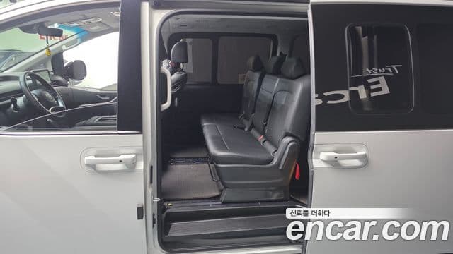 Hyundai Staria Modern, 2025 11