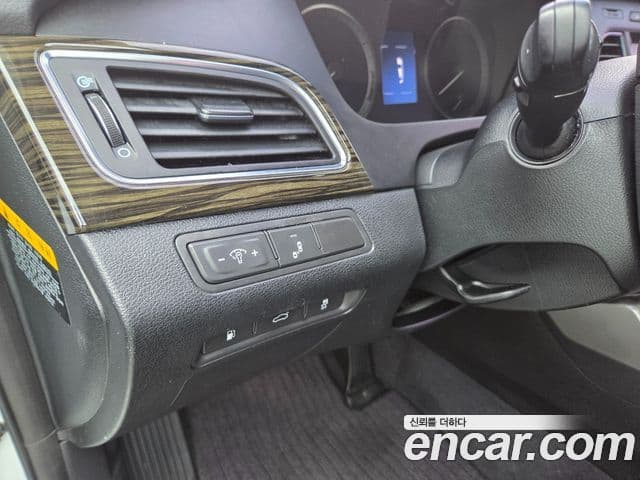 Hyundai LF Sonata Special, 2016 11