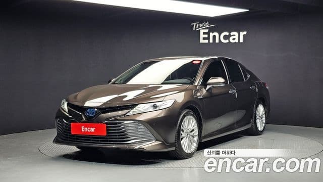 Toyota 캠리 (XV70) 2.5 XLE гибрид