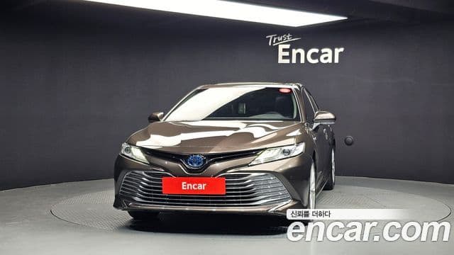 Toyota 캠리 (XV70) 2.5 XLE гибрид, 2019 3