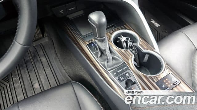 Toyota 캠리 (XV70) 2.5 XLE гибрид, 2019 9