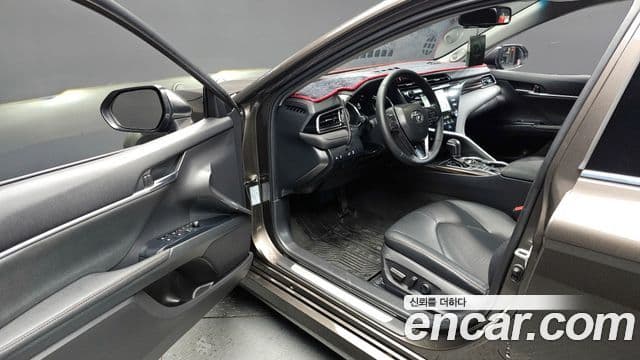 Toyota 캠리 (XV70) 2.5 XLE гибрид, 2019 11