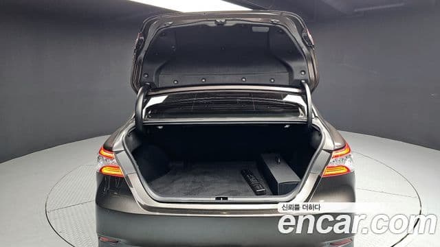 Toyota 캠리 (XV70) 2.5 XLE гибрид, 2019 20