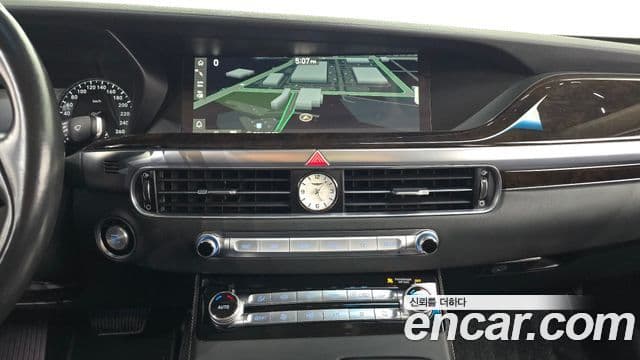 Genesis G90 Premium Luxury, 2019 14