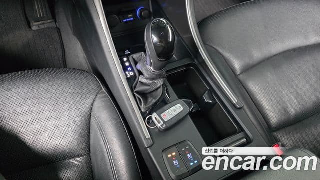 Hyundai YF Sonata Premier, 2012 9