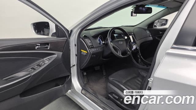 Hyundai YF Sonata Premier, 2012 10