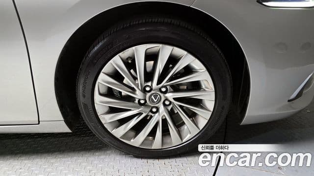 Lexus ES300h 7세대 Executive, 2019 все фото