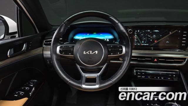 Kia K5 гибрид 3세대 Signature, 2023 13