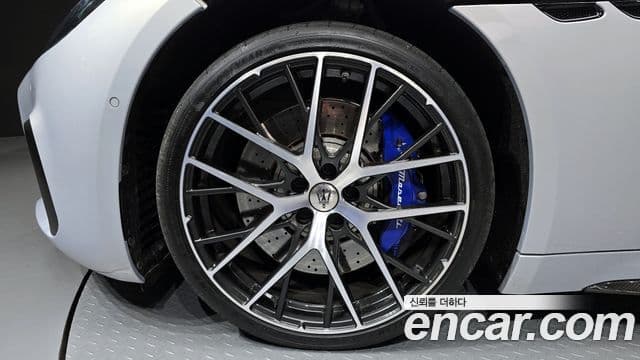 Maserati 그란카브리오 2세대 3.0 V6 Trofeo, 2024 все фото