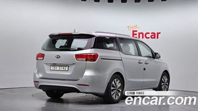 Kia All New Carnival Prestige, 2015 2