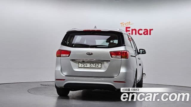 Kia All New Carnival Prestige, 2015 4