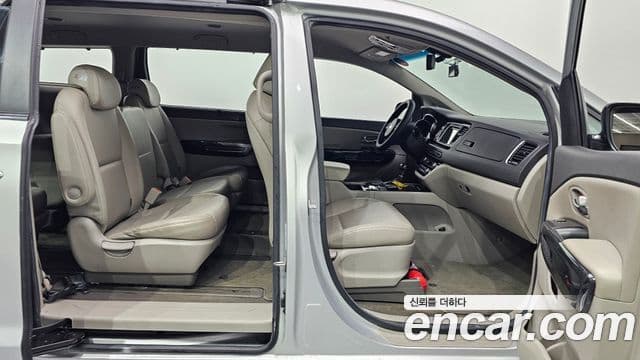 Kia All New Carnival Prestige, 2015 10