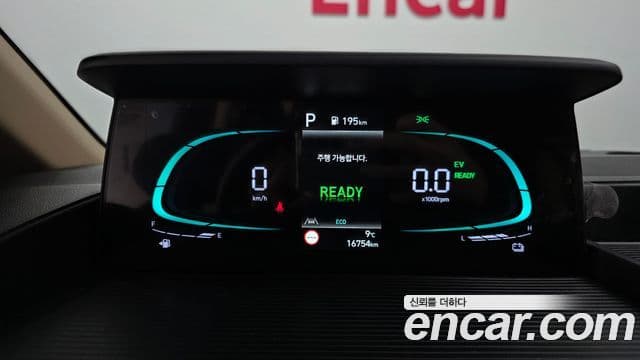 Hyundai Staria Modern, 2025 8