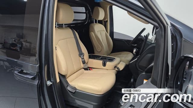 Hyundai Staria Modern, 2025 10