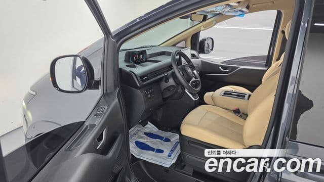 Hyundai Staria Modern, 2025 11