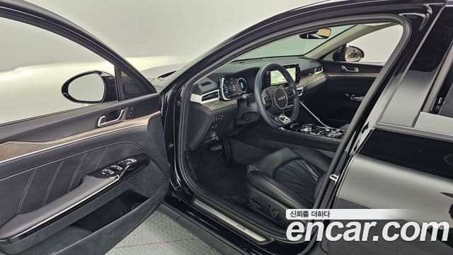 Kia K5 3세대 Signature, 2023 11