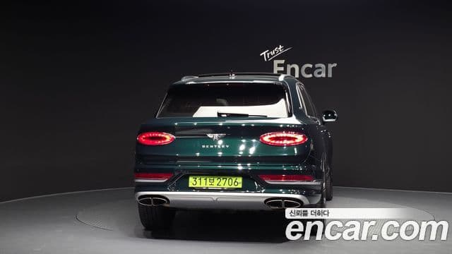 Bentley Bentayga 4.0 V8 EWB first Edition, 2024 4