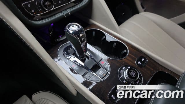 Bentley Bentayga 4.0 V8 EWB first Edition, 2024 9