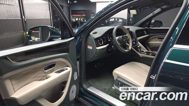 Bentley Bentayga 4.0 V8 EWB first Edition, 2024 10