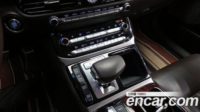 Genesis EQ900 Prestige, 2017 9