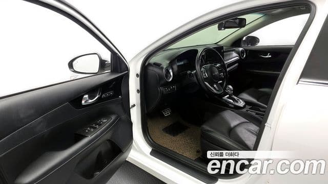 Kia The / новый New K3 2세대 Signature, 2023 10