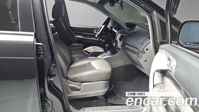 KG모빌리티(SsangYong) Korando 투리스모 4WD LT 9인승, 2014 11