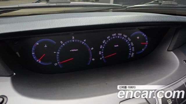 KG모빌리티(SsangYong) Korando 투리스모 4WD LT 9인승, 2014 18