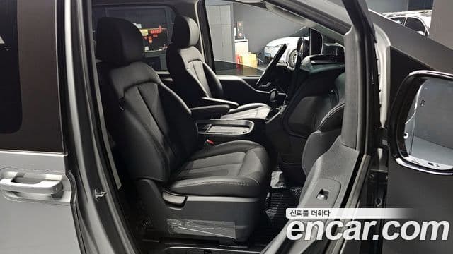Hyundai Staria Modern, 2024 10