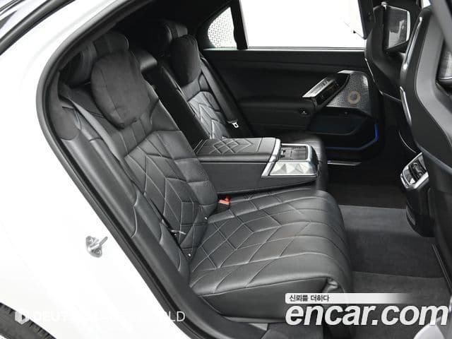 BMW i7 (G70) xDrive 60 M Sport, 2023 12