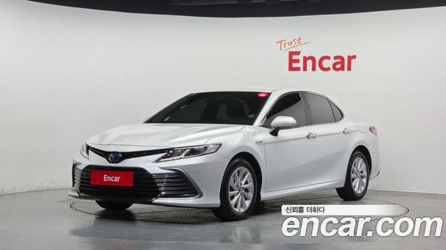 Toyota 캠리 (XV70) 2.5 LE гибрид
