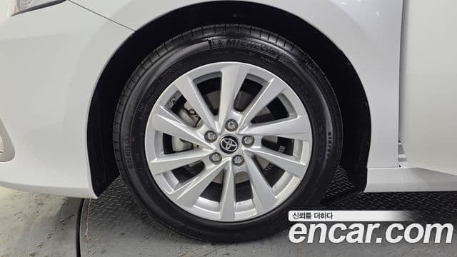 Toyota 캠리 (XV70) 2.5 LE гибрид, 2024 6