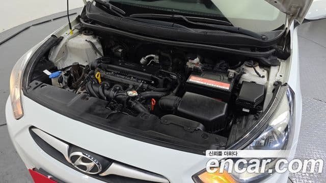 Hyundai Accent(новый кузов / новое поколение) Premier, 2012 6