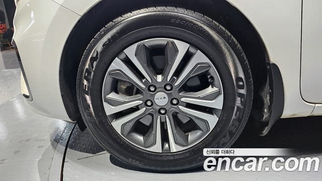 Kia The / новый New Carnival Luxury, 2020 все фото