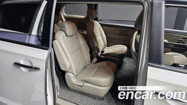 Kia The / новый New Carnival Luxury, 2020 12