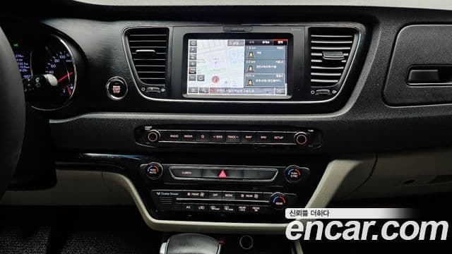 Kia The / новый New Carnival Luxury, 2020 14