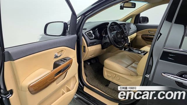 Kia All New Carnival Prestige, 2015 10
