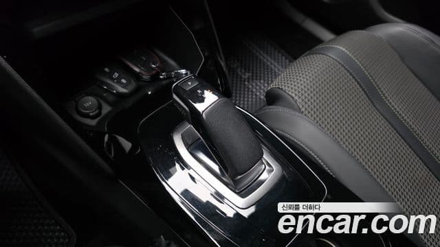 Peugeot e-2008 2세대 EV GT, 2021 9