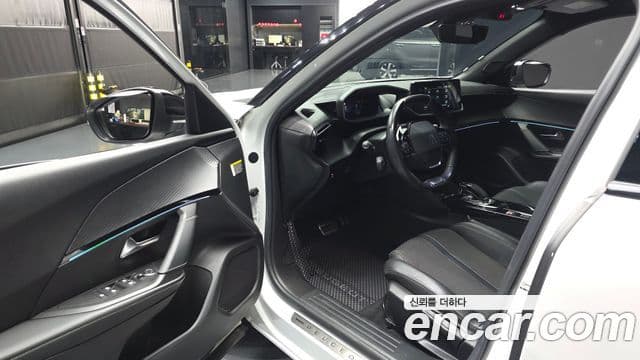 Peugeot e-2008 2세대 EV GT, 2021 10