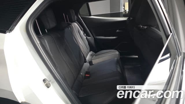 Peugeot e-2008 2세대 EV GT, 2021 12