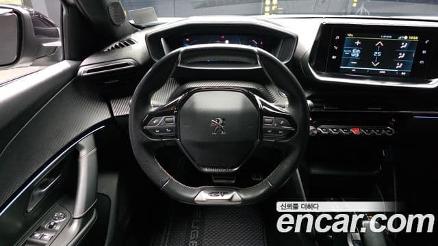 Peugeot e-2008 2세대 EV GT, 2021 13