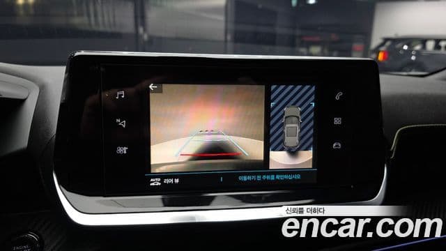 Peugeot e-2008 2세대 EV GT, 2021 15