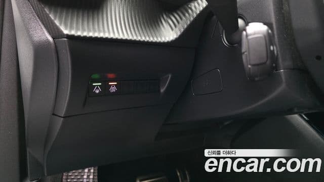 Peugeot e-2008 2세대 EV GT, 2021 17