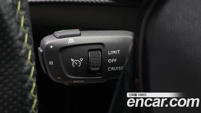 Peugeot e-2008 2세대 EV GT, 2021 18