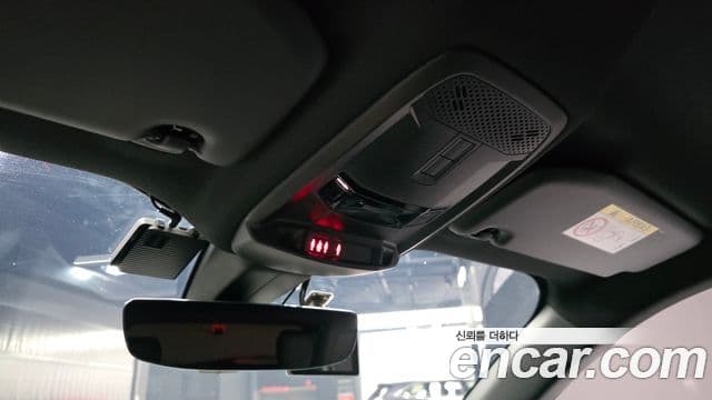 Peugeot e-2008 2세대 EV GT, 2021 19