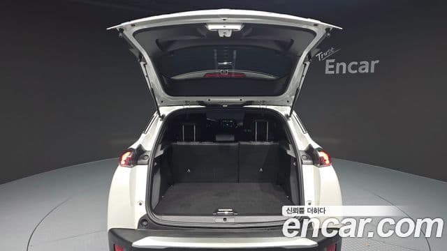 Peugeot e-2008 2세대 EV GT, 2021 20