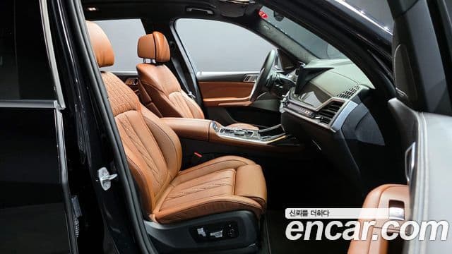 BMW X7 (G07) xDrive 40i M Sport 6인승, 2025 10