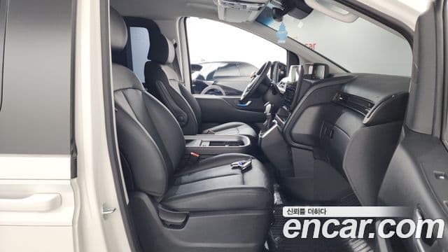 Hyundai Staria Modern, 2025 11