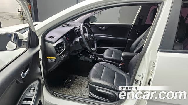 Kia Stonic Trendy, 2018 10