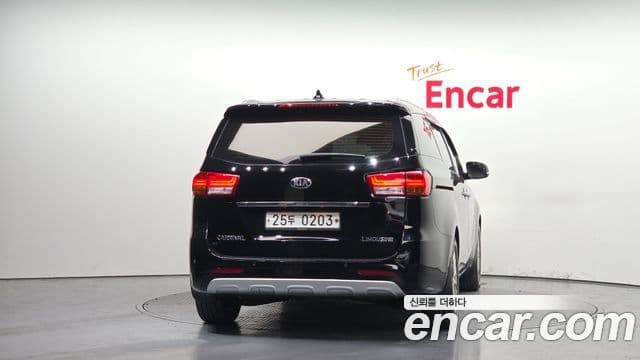 Kia All New Carnival VIP, 2017 4