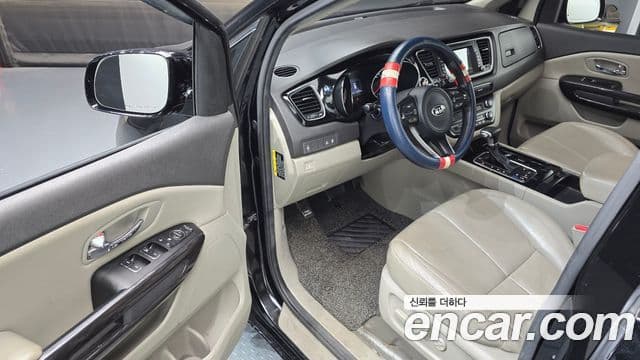 Kia All New Carnival VIP, 2017 10